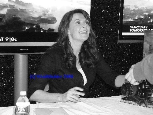 Amanda Tapping in NYC while Pod...